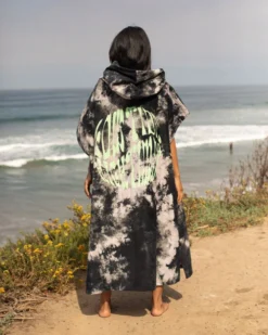 LEUS HIGH TIMES PONCHO -Dakine Surfing Store 3V3A1071 1403 85519.1673632344