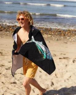 LEUS AMADEO BACHAR FISH STACK BEACH ECO TOWEL (EX) -Dakine Surfing Store leus beachtowel abachar fish stack4 25048.1691177176