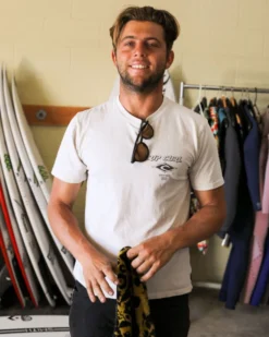 LEUS CONNER COFFIN (EX) -Dakine Surfing Store leus beachtowel conner coffin lifestyle5 20291.1700415112