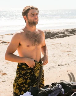 LEUS CONNER COFFIN (EX) -Dakine Surfing Store leus beachtowel conner coffin lifestyle7 33980.1700415113