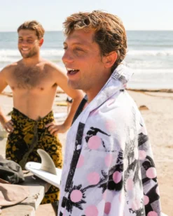 LEUS PARKER COFFIN TOWEL -Dakine Surfing Store leus beachtowel parker coffin lifestyle7 15203.1673632355
