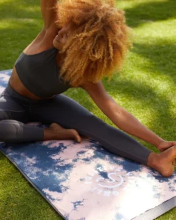 LEUS POSITIVE VIBES YOGA ECO TOWEL -Dakine Surfing Store leus yogatowel positive vibes4 23976.1673632309